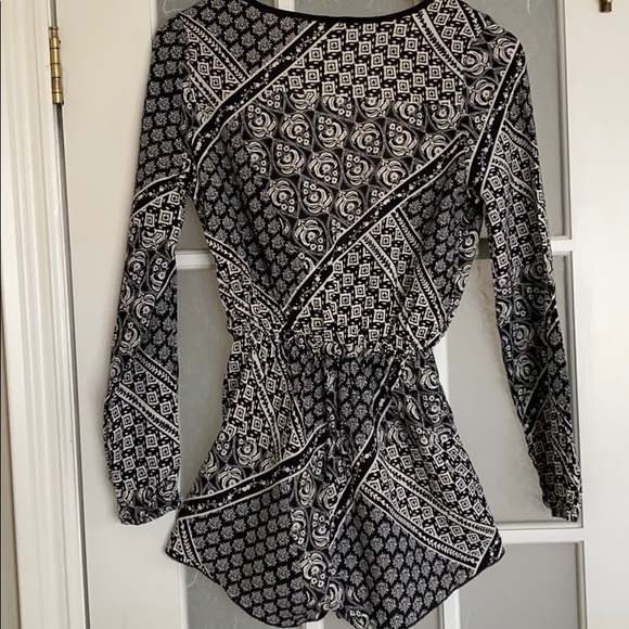 Deep V Shorts Romper - Picture 2 of 4